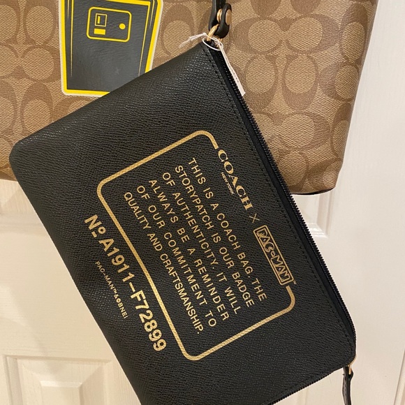 COACH REVERSIBLE PACMAN GAME TOTE with WRISTLET - Picture 5 of 7